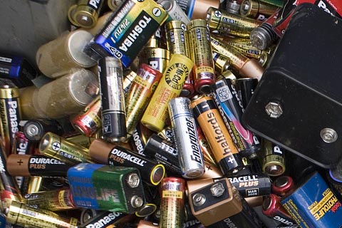 蓄电瓶回收,废旧干电池回收价格,电瓶回收多少钱一块